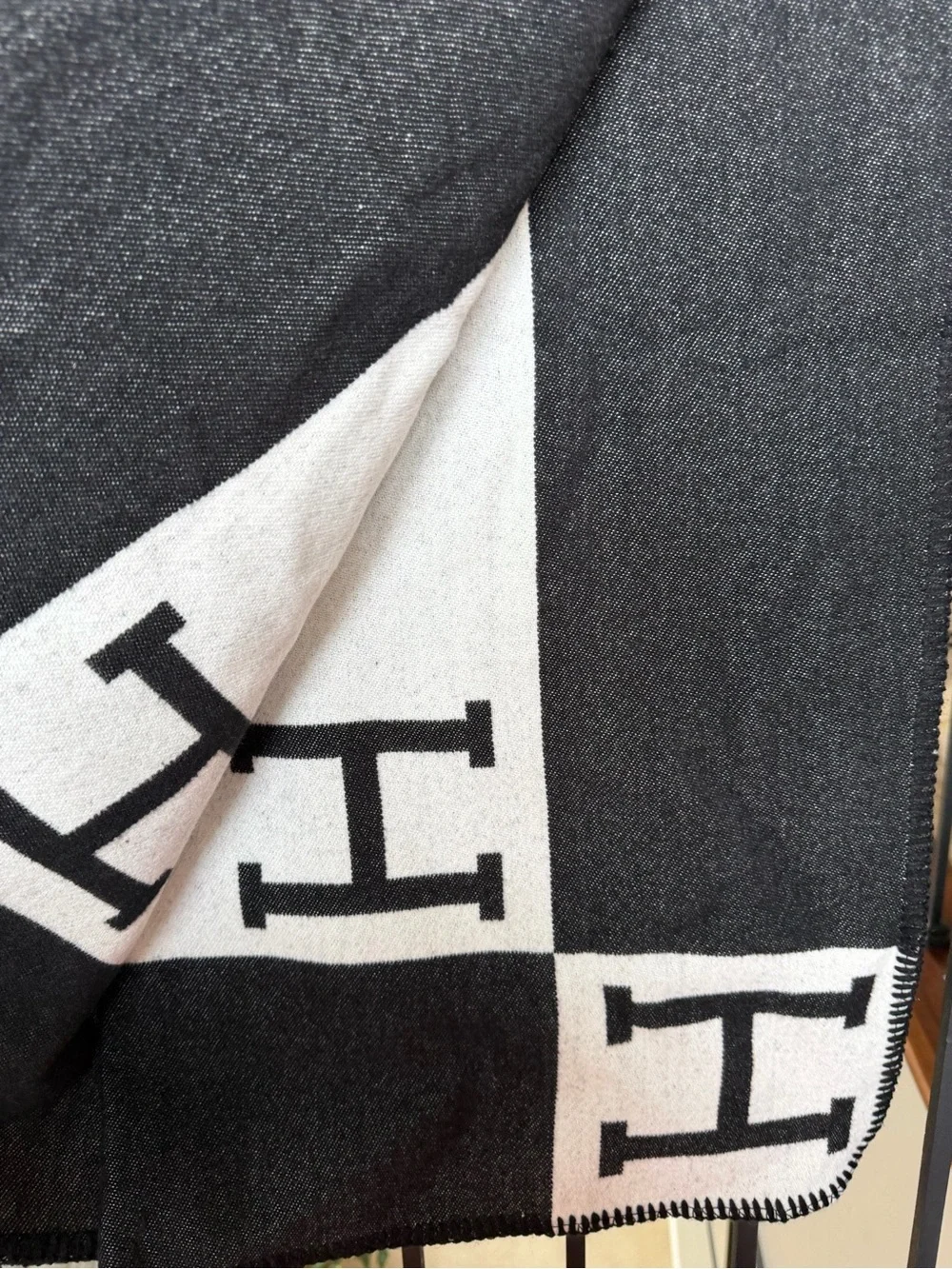 Black and White H Logo Knit blanket